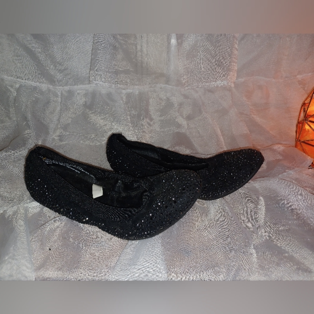 Black stretch ballet flats